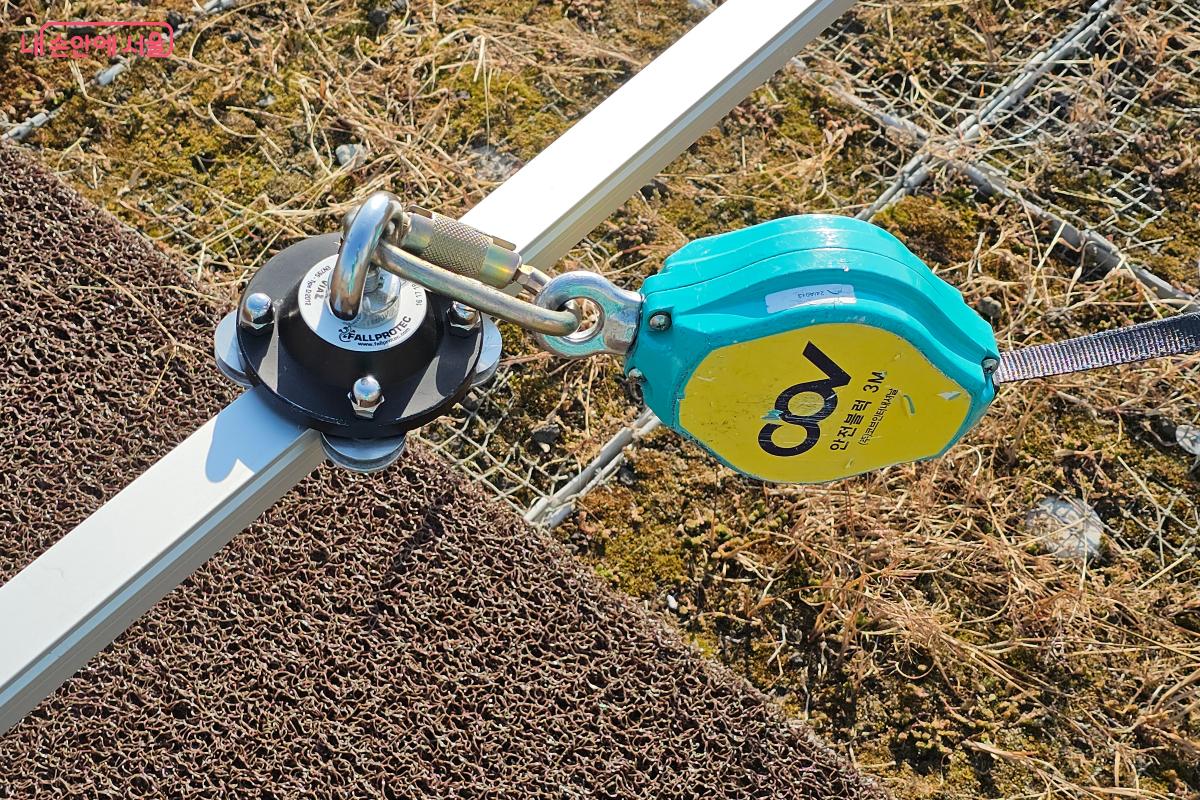 하네스에 연결한 안전 고리가 투어를 마칠 때까지 안전을 지켜준다. ©오도연