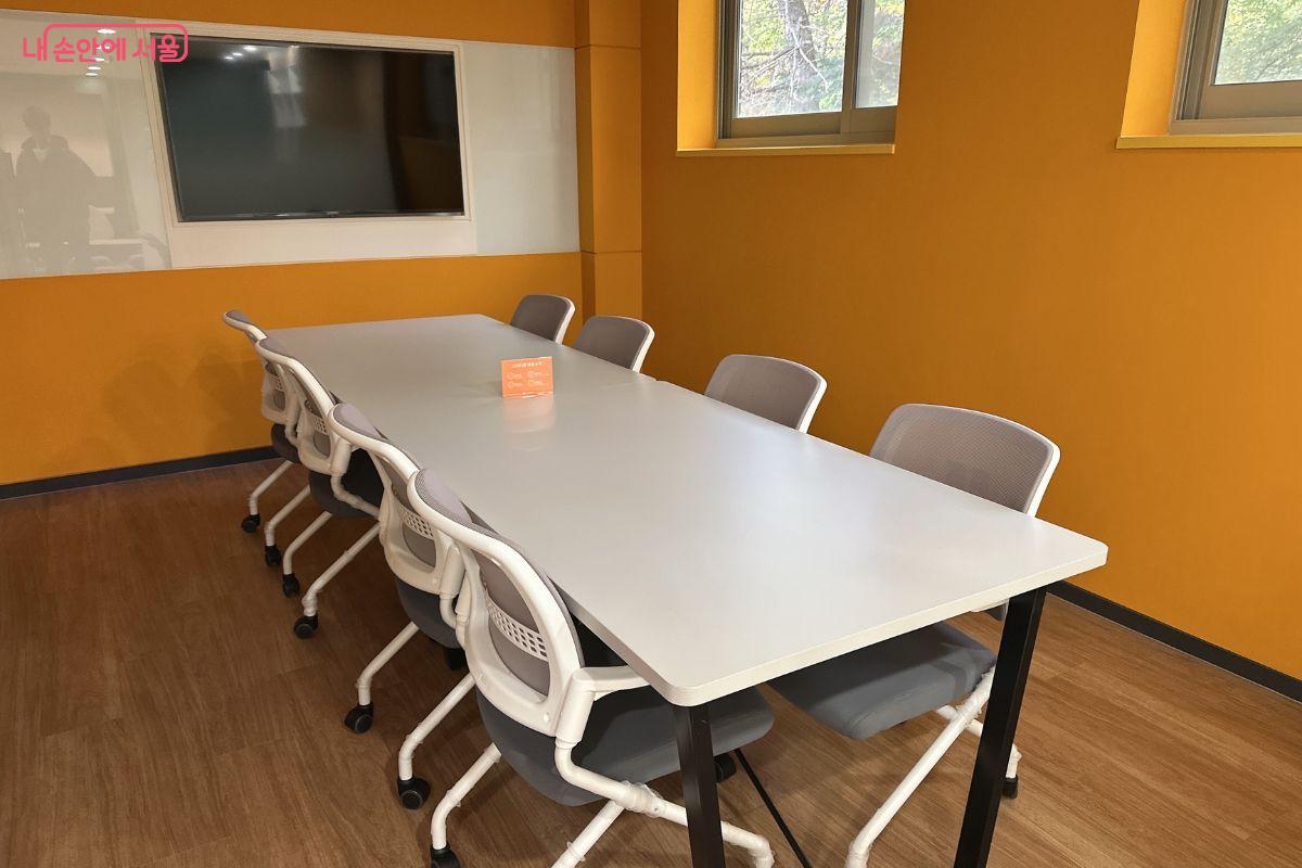 스터디룸에서는 토론형 수업이 가능하다.&copy;김재형