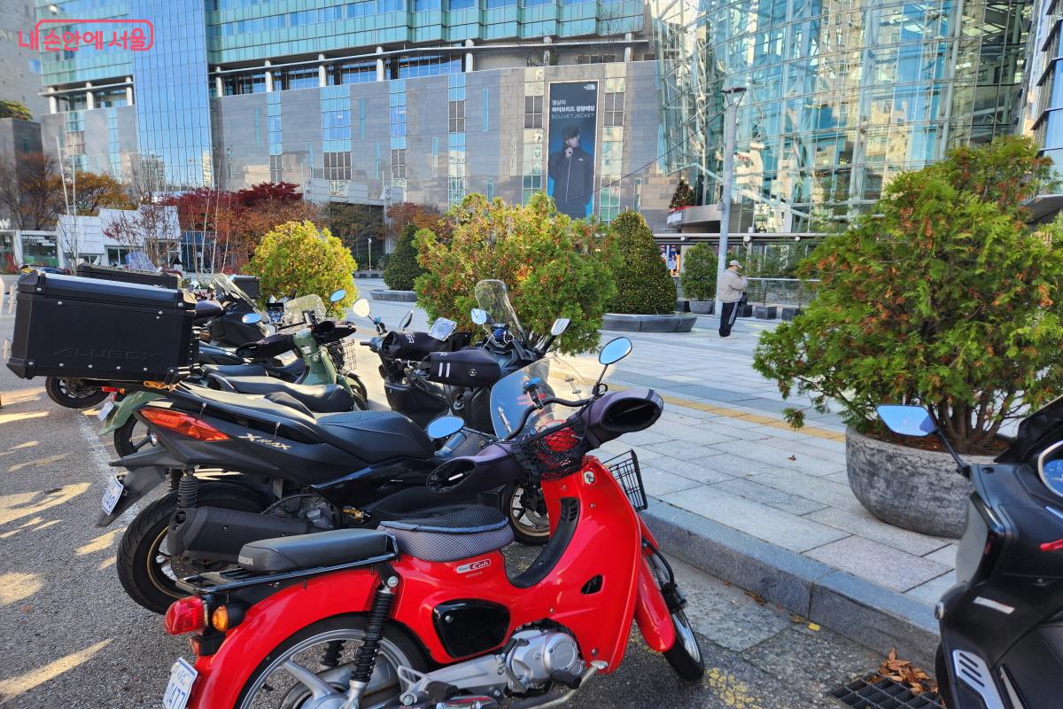 이동노동자들의 의견을 반영해서 이들이 많이 오가는 곳으로 동행나눔차가 찾아간다. ©윤혜숙