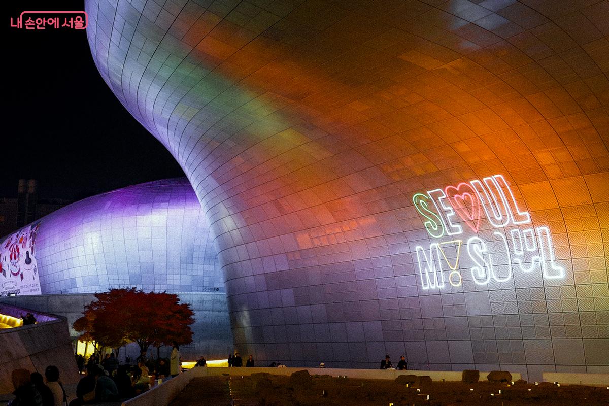 내일의 날씨를 직관적으로 보여주는 작품 &lsquo;스카이 라이트&rsquo; &copy;김아름