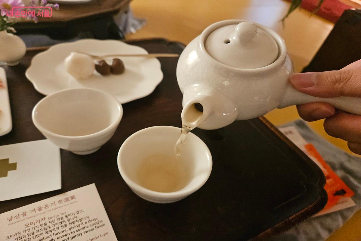 검사 결과 '브라운 타입'에 해당하는 계피 차를 받았다. ⓒ김진호