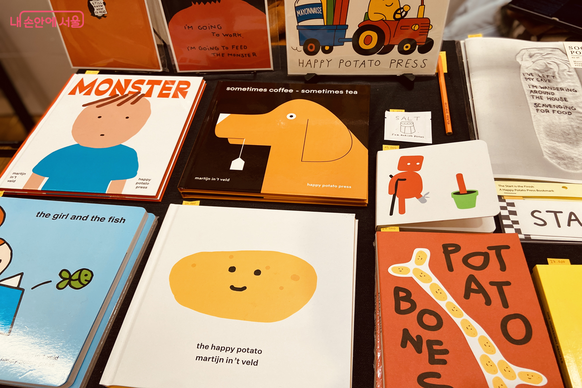 행사 기간 동안 참가팀들이 직접 만든 신간들을 선보였다. &copy;김경선