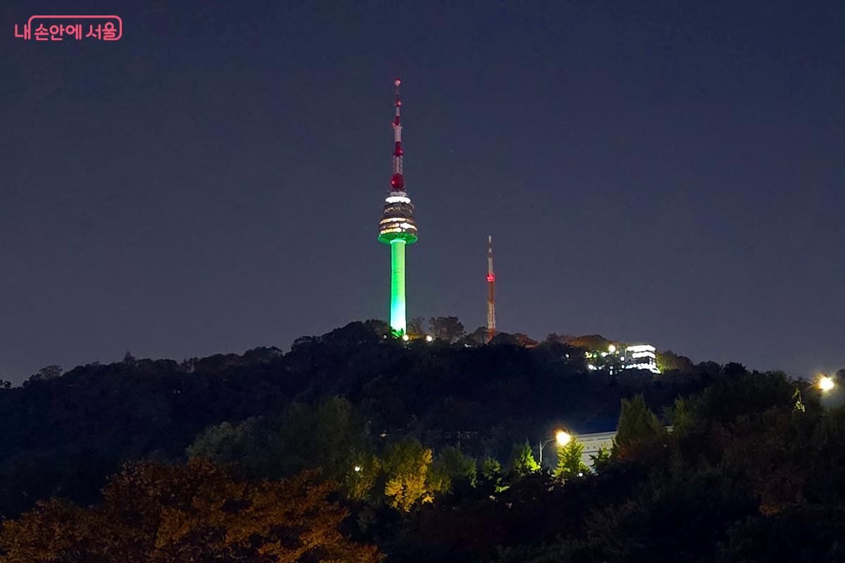 N서울타워가 빛나고 있다. ©김윤경