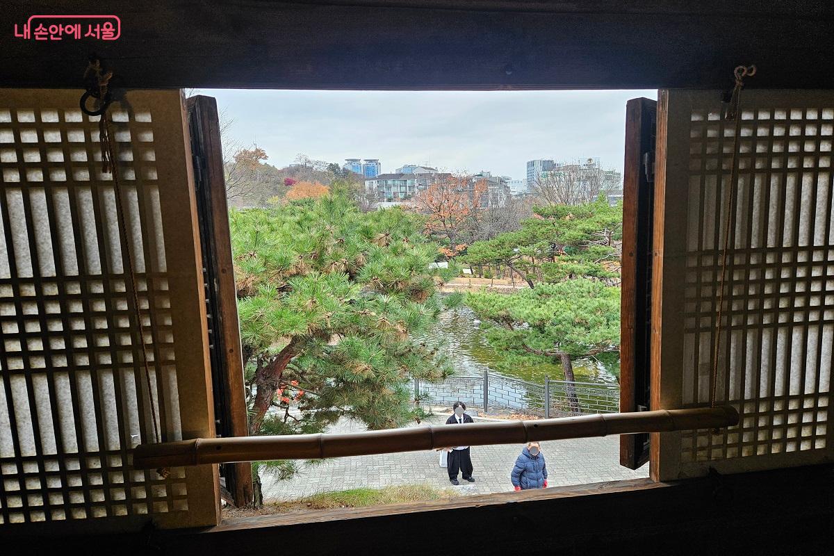 족욕 중에 멋진 야외 경관을 감상할 수 있다. ⓒ김진호