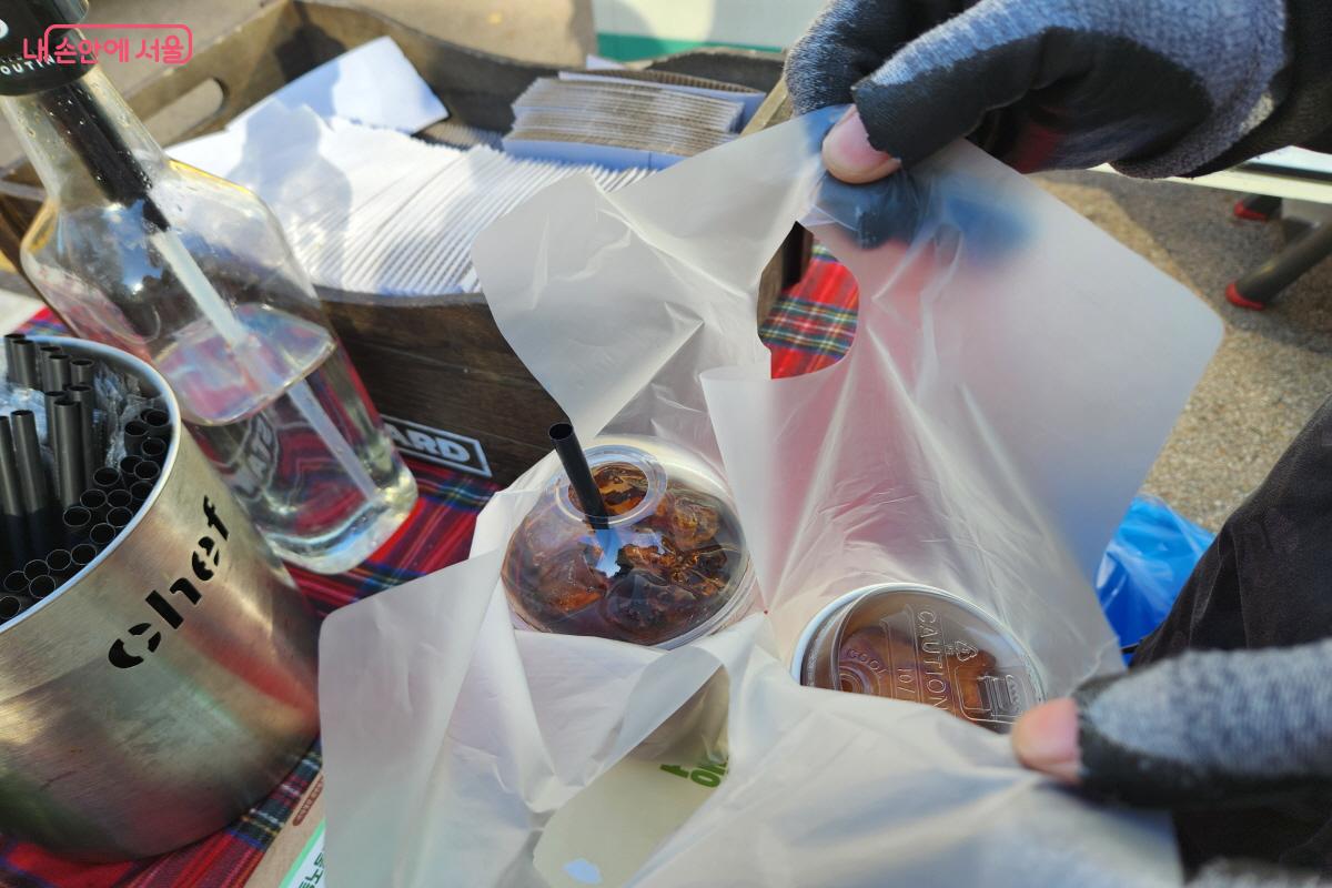 음료 중에서 아이스 아메리카노를 주문하는 이들이 많았다. &copy;윤혜숙