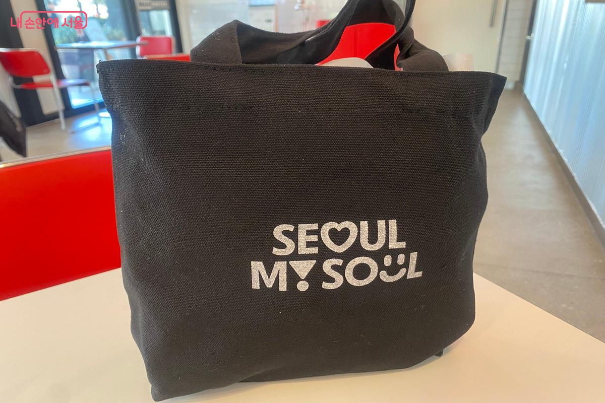 방문객 기념품 파우치 &copy;이근석