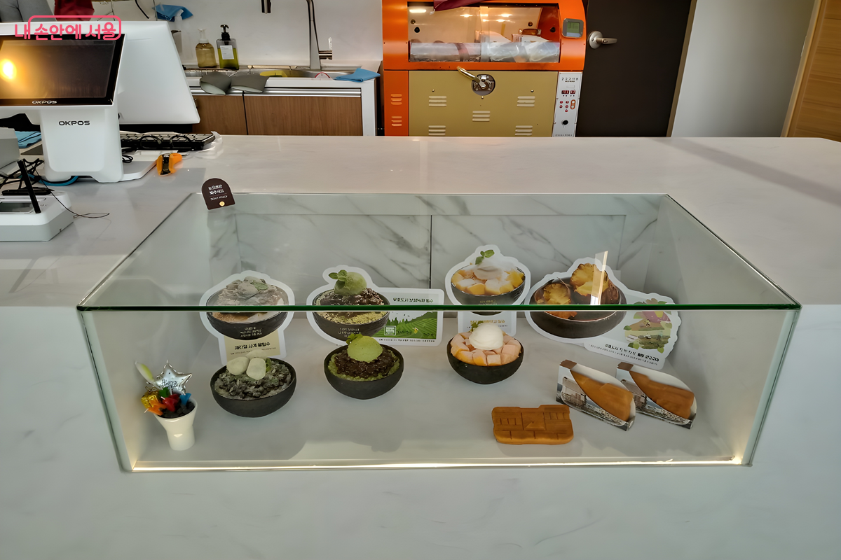 지역특산물로 만든 빙수와 군고구마도 판매한다. ©김영주