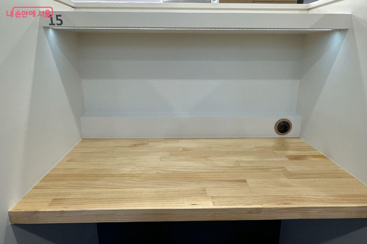 학습에 집중하기 좋은 1인용 좌석 &copy;김재형