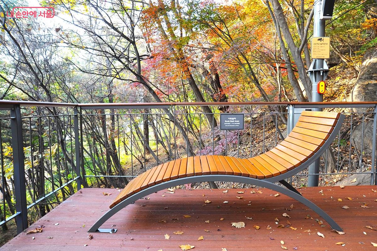 힐링과 명상의 장소인 ‘바위쉼터’ ©조수봉