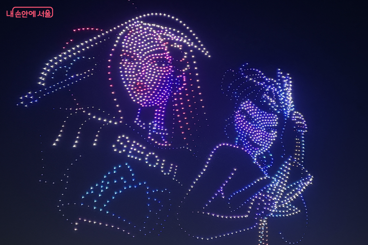 올해의 마지막 드론쇼에는 '케데헌'을 주제로 한 앙코르 공연이 열렸다. ©김경선