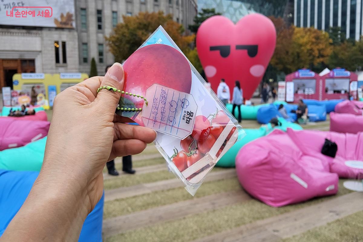 전자레인지에 구우면 단단해져 책갈피 키링으로 활용할 수 있다. &copy;권수진