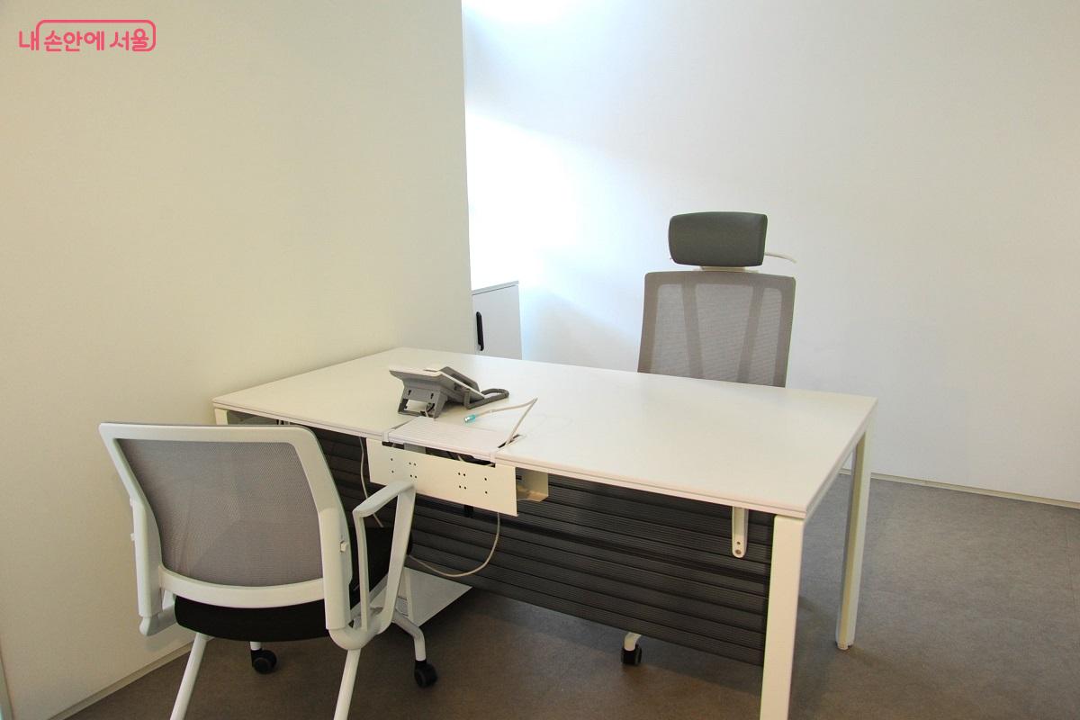 취업 상담 등 상담실을 겸한 ‘잡코디 룸’ ©조수봉