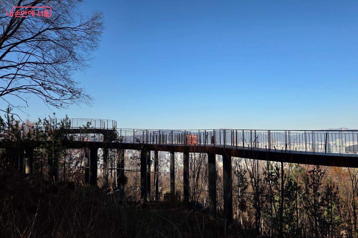 용마산에 새롭게 조성된 ‘용마산 스카이워크’를 다녀왔다. ©김미선