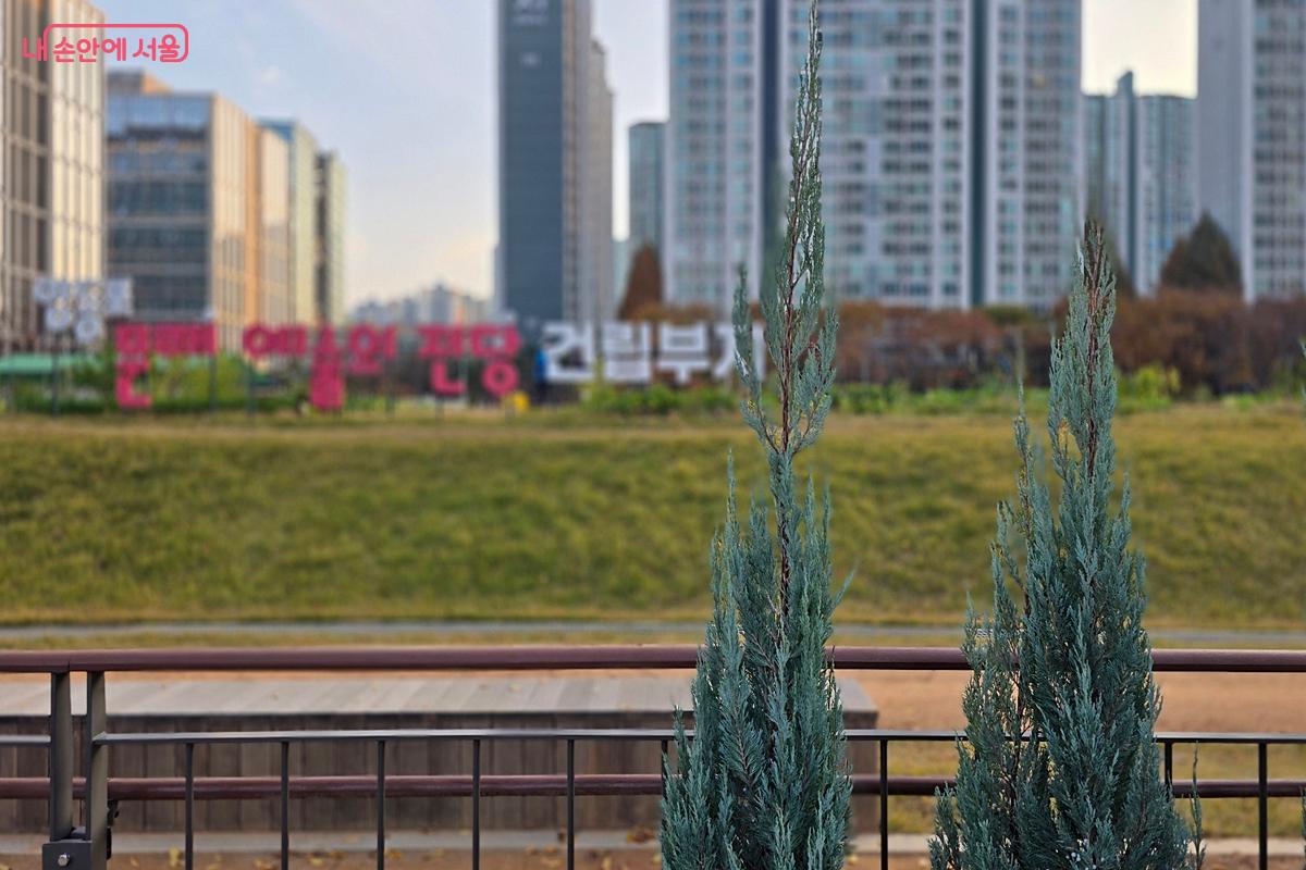 문래 예술의전당 부지가 바라다 보인다. &copy;김윤경