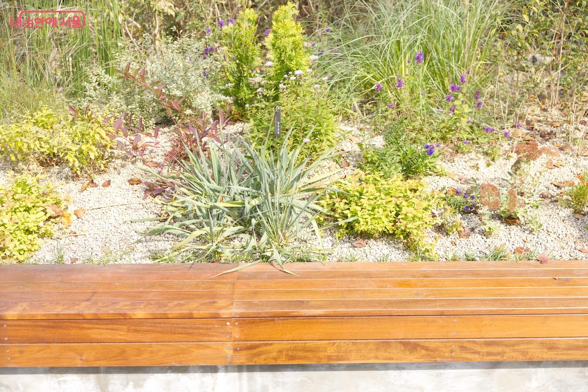 남산 하늘숲길 입구에는 소월정원이 조성 되어 있다. &copy;임중빈