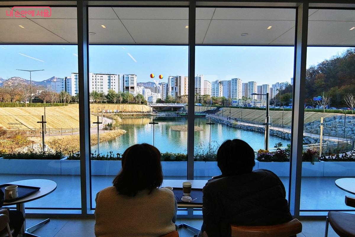 ‘서울형 수변감성도시’ 프로젝트 16번째 결과물 '구파발천 수변활력거점' ©엄윤주