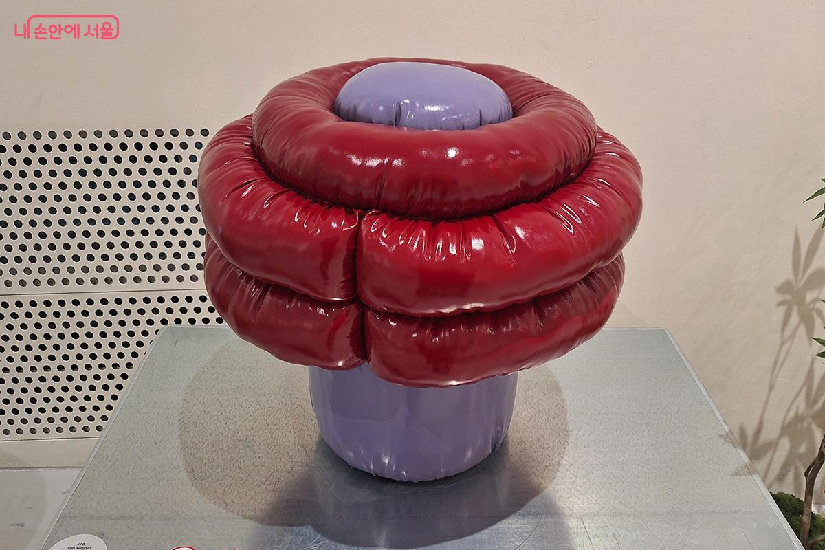 색감과 유쾌한 형태로 삶의 본질을 담아낸 서수현 작가의 ‘Plumpy’ ©이혜숙