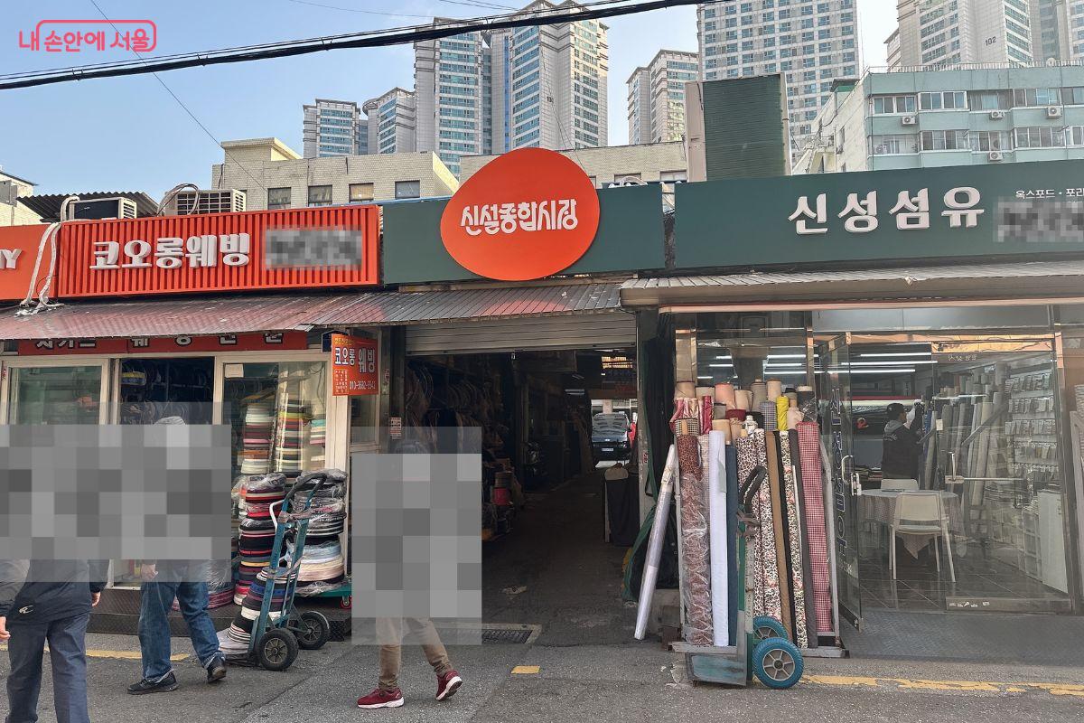 깨끗하게 정비돼 방문한 사람들의 이동이 쉬워졌다.©김재형