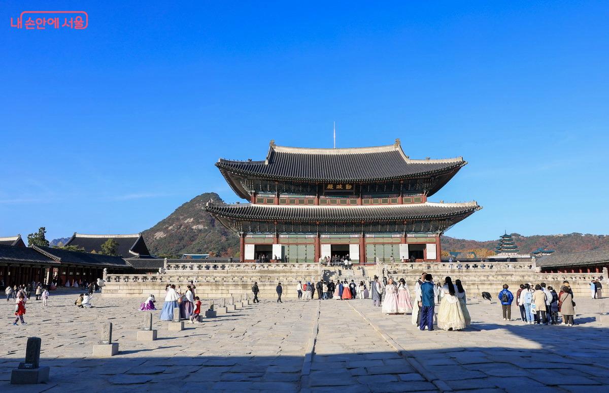 왕의 즉위식 또는 국가의 큰 행사를 진행했던 근정전 ©박성환