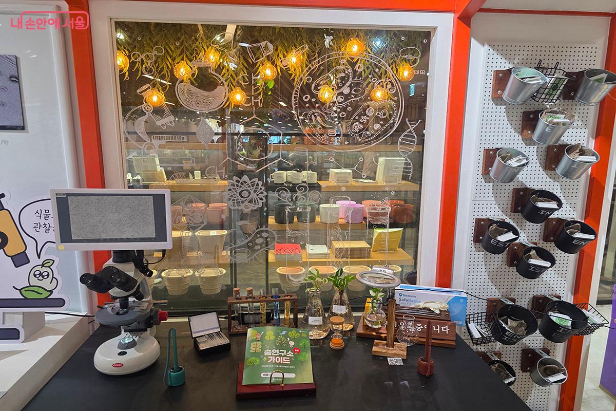 국내 자생식물의 기공과 특성에 대해 알 수 있는 전시 공간 ©이정민