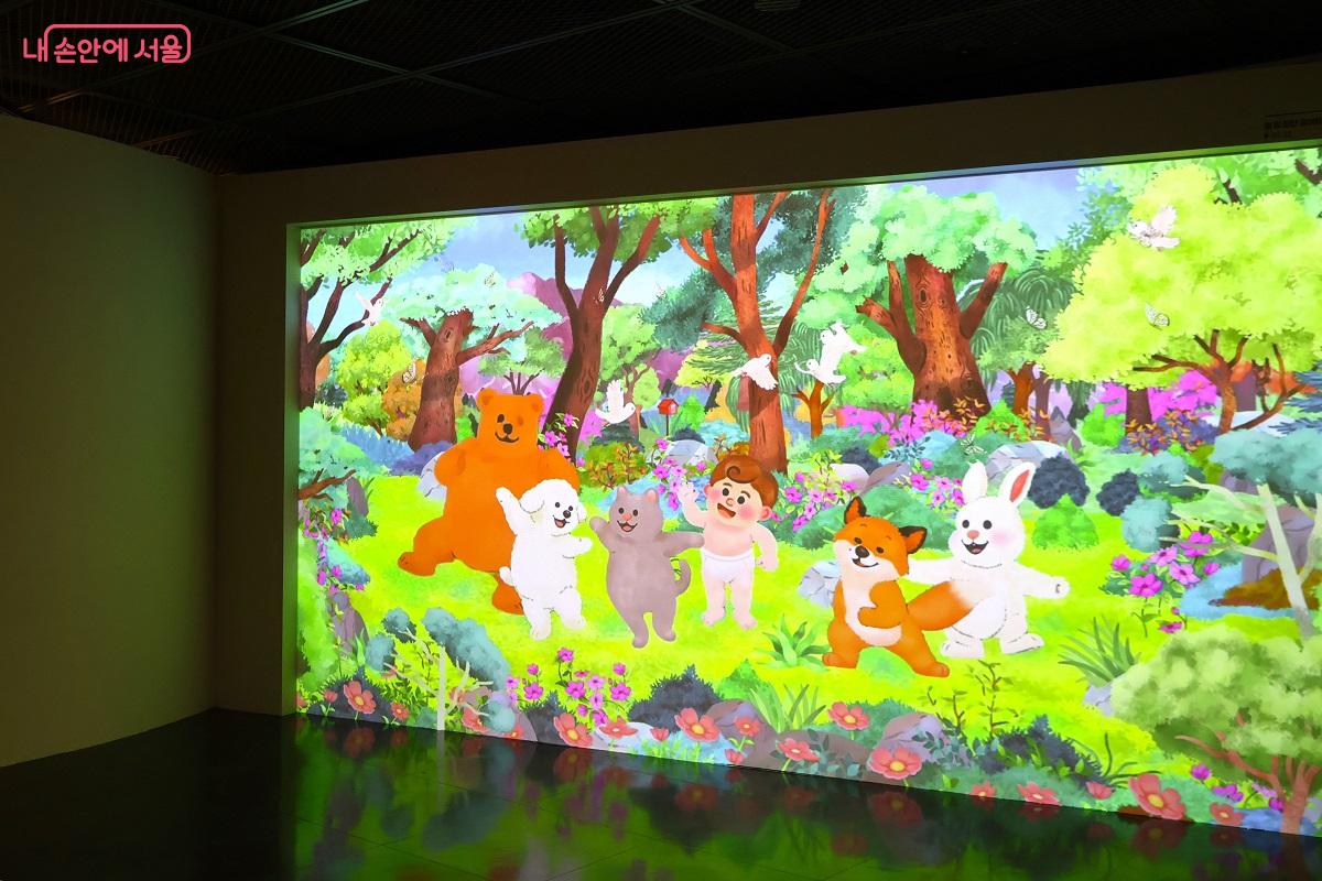 전시 제목은 고(故) 박완서 작가의 그림책 <아가 마중>에서 따왔다. &copy;이봉덕