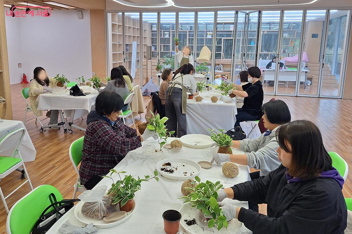 전문 강사와 함께하는 원데이 클래스로 진행됐다. ©이혜숙