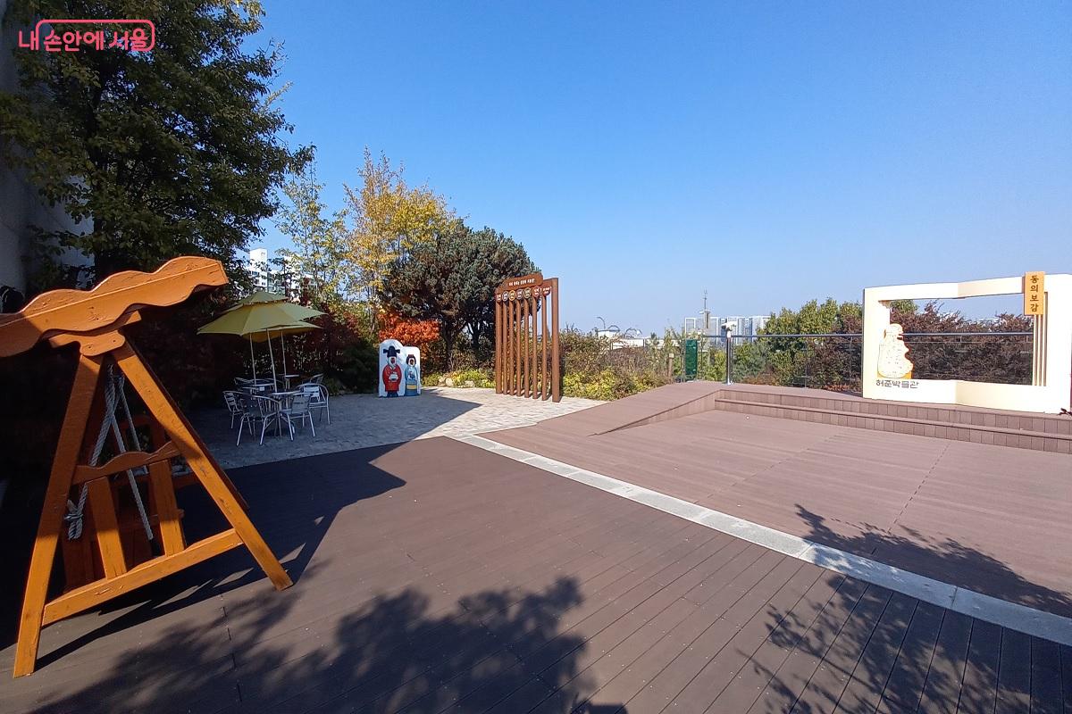 옥상정원이 있는 4층 &copy;박유진