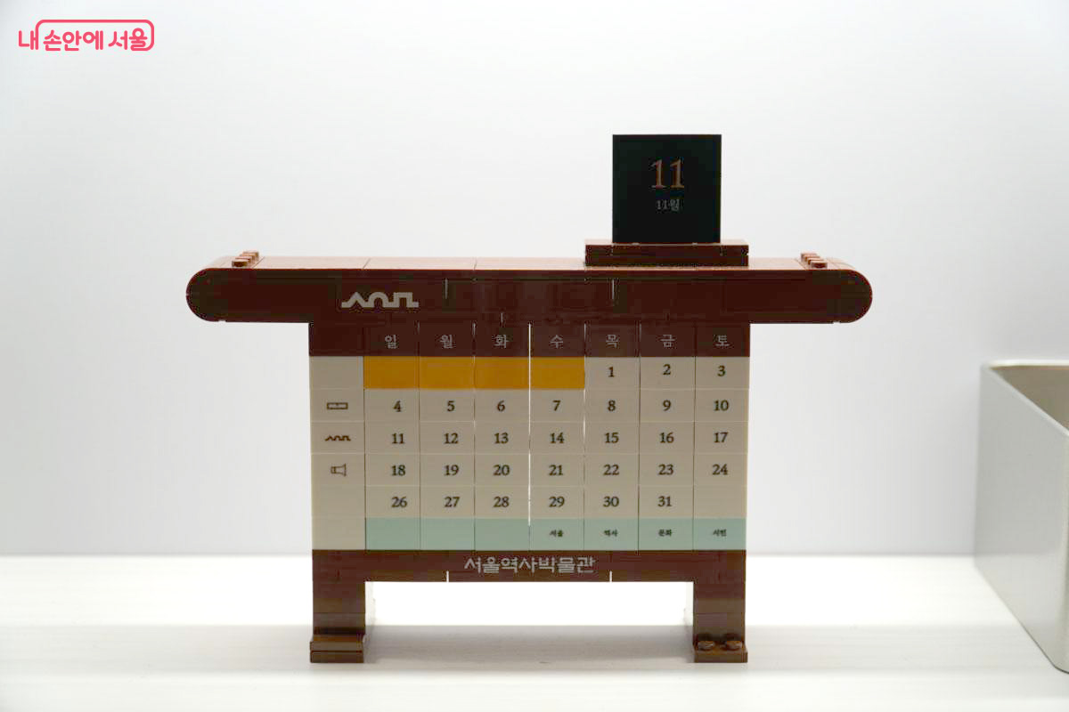 서안과 머릿장에서 영감을 받아 만든 블록형 달력 ©홍혜수