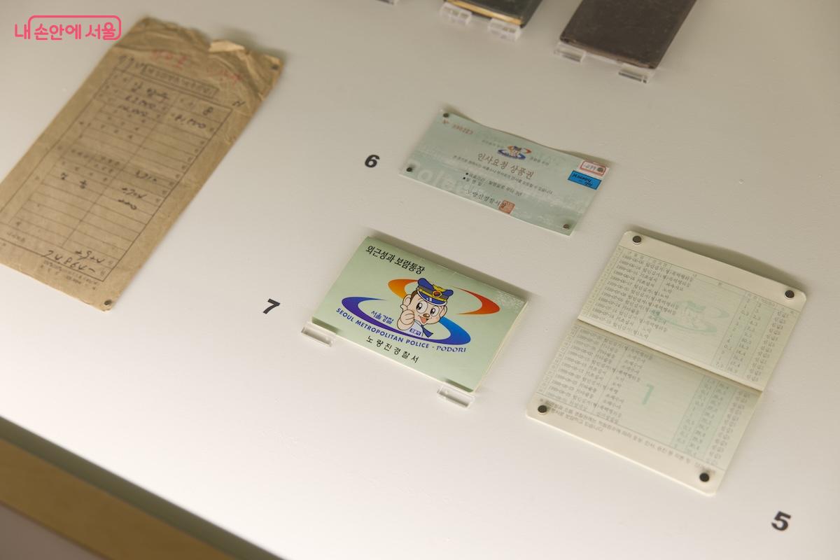 삶의 애환이 담겨 있는 여러 가지 기증 유물들이 전시되어 있다. ©임중빈