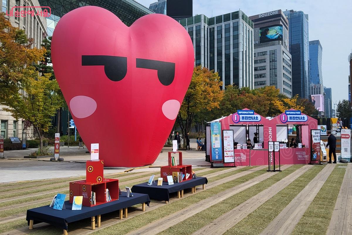 이용자 편의를 위한 종합안내소도 마련되어 세심한 배려가 느껴졌다. &copy;권수진