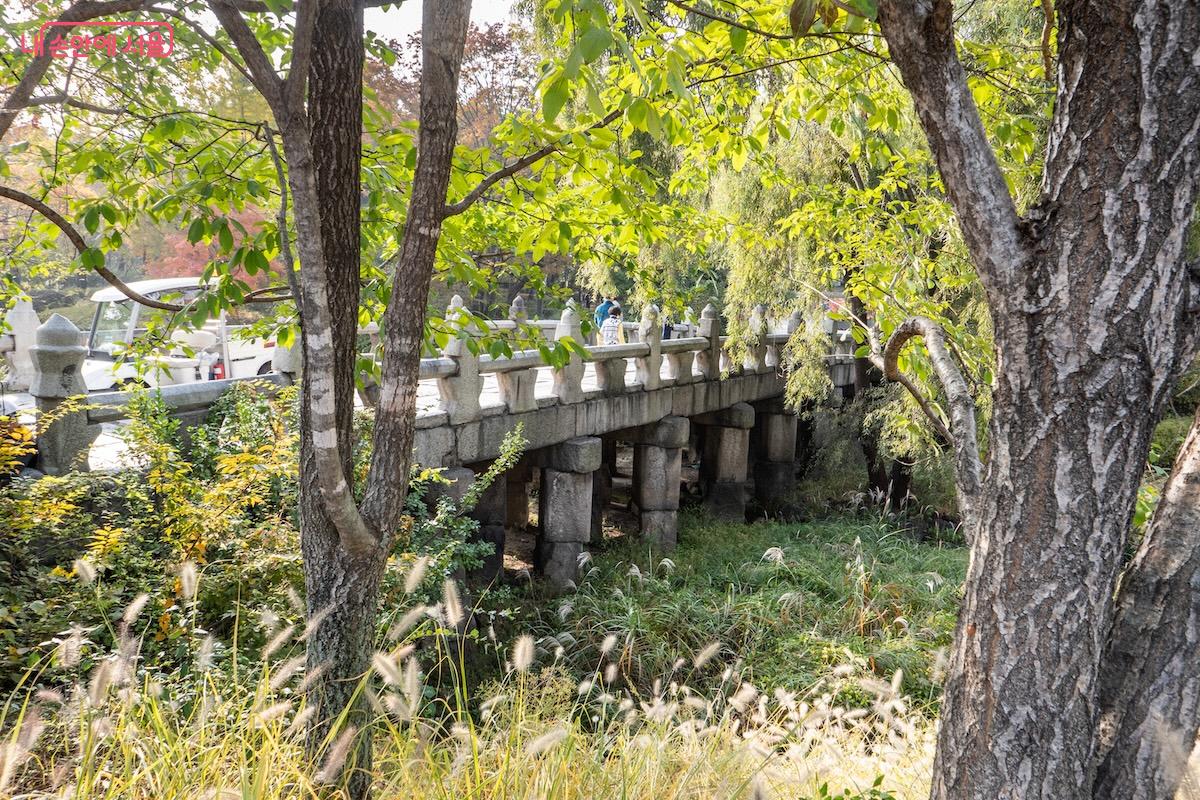 태종~세종 재위 기간에 지은 수표교는 1959년 장충단공원으로 옮겨졌다. &copy;이진형