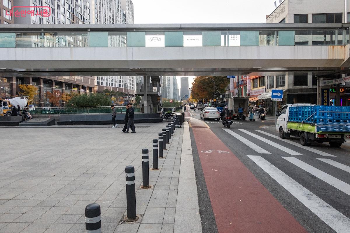 청계천로 주변 자전거 전용도로의 모습이다. &copy;이진형