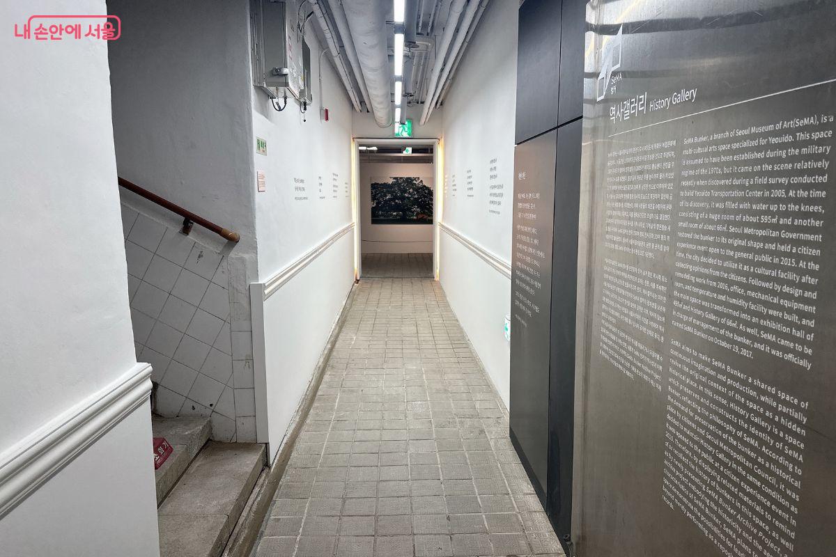 지하벙커였던 만큼 빈티지한 느낌이 그대로 살아 있다. ©김재형