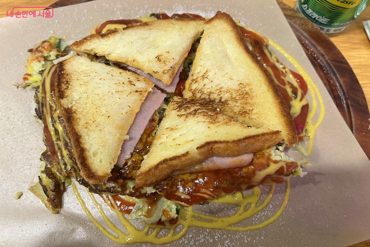 개당 3,000~4,000원으로 가성비는 물론 맛까지 사로잡은 토스트 &copy;박지영