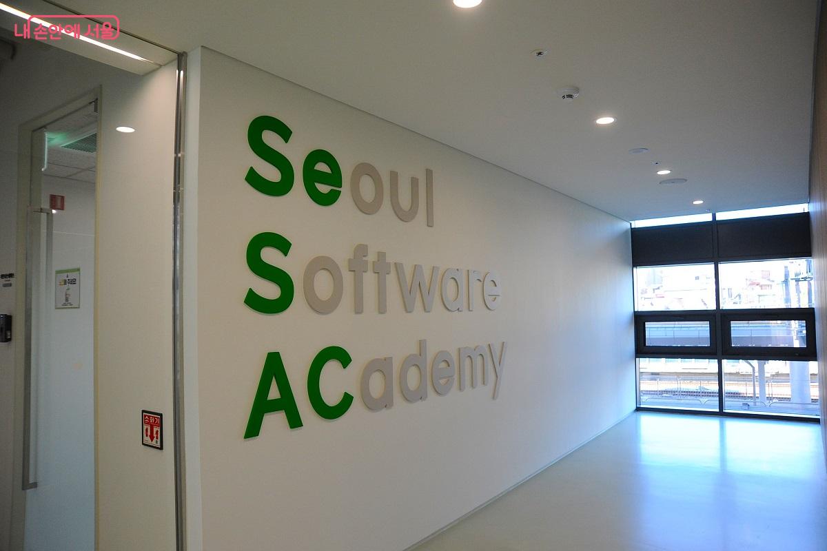 중랑캠퍼스는 1층 현관에서 전용 엘리베이터를 이용하면 편리하다. ©조수봉