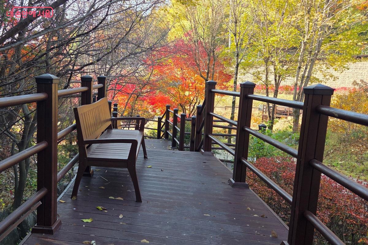 소리정원에서 흐르는 물소리를 들으며 편안한 시간을 보낼 수 있다. &copy;김미선