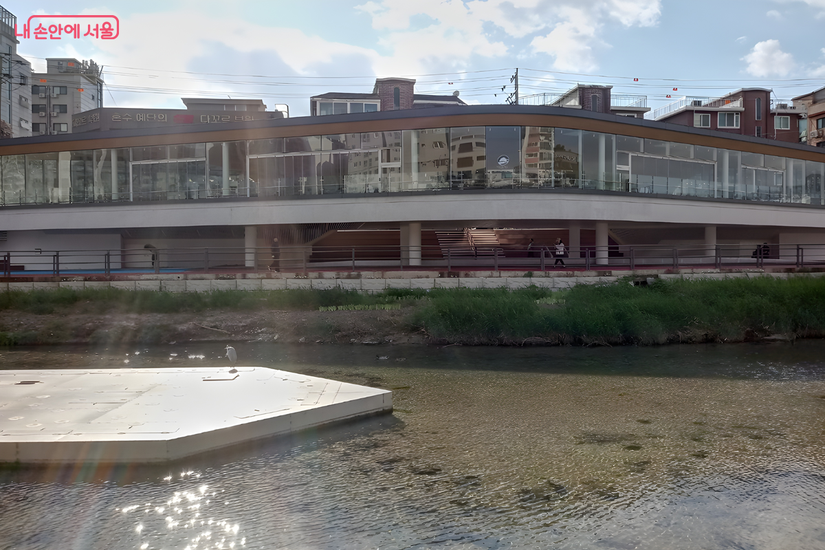 우이천 수변활력거점 1층에 복합문화공간 '재간정'이 새롭게 문을 열었다. ©김영주