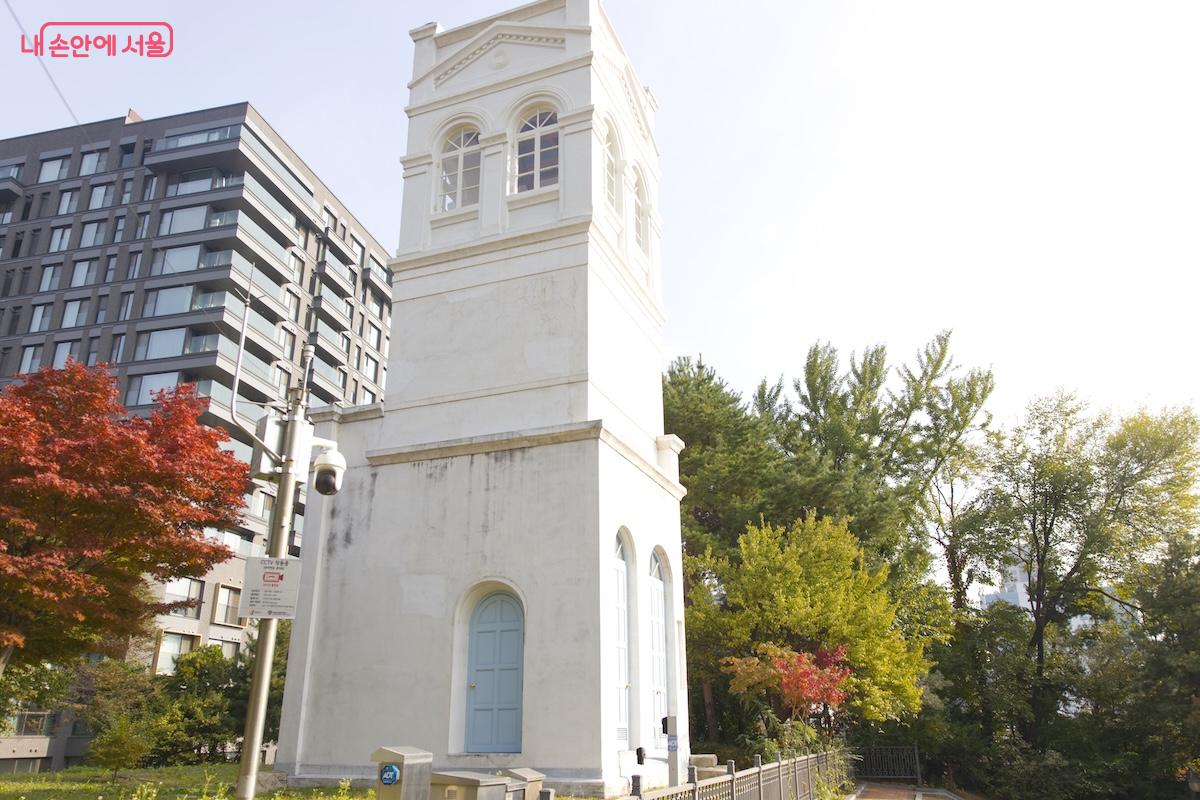 고종의 '아관파천'으로도 잘 알려진 구 러시아공사관의 일부가 보존되어 있다. ©임중빈