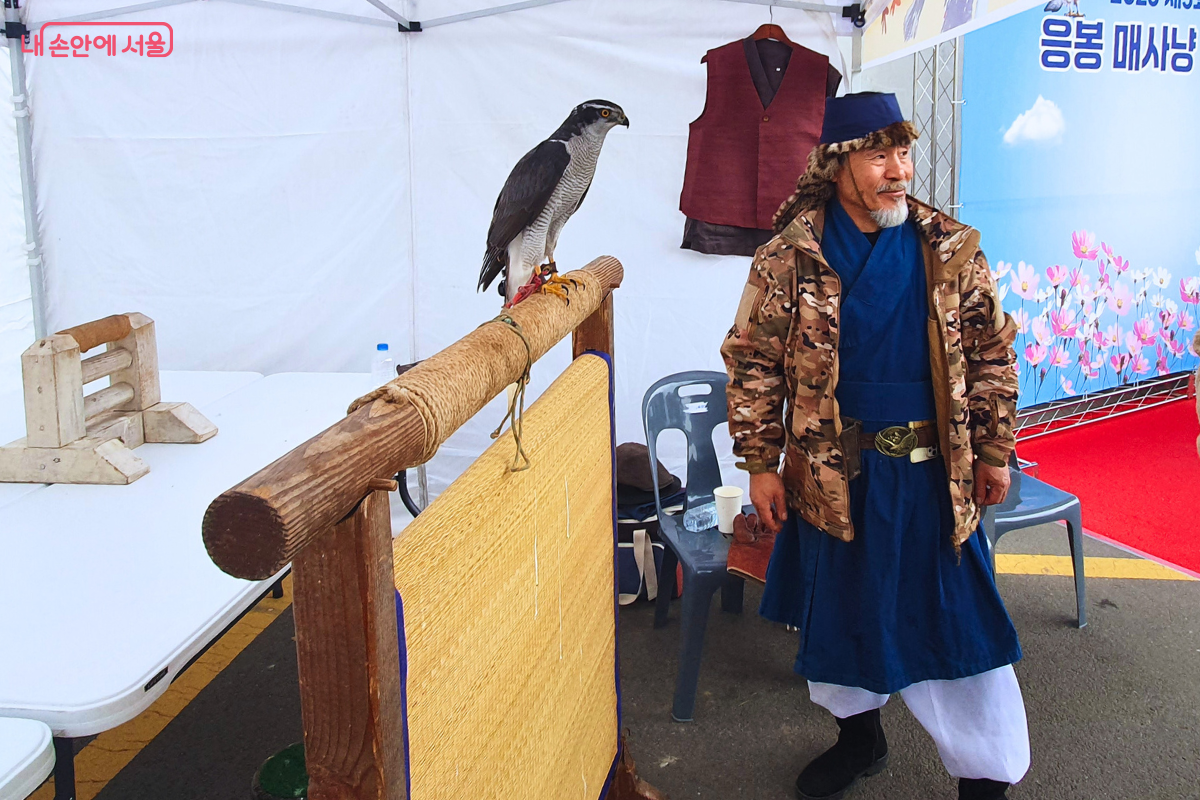 참매와 깊은 유대감을 나누는 박용순 응사 ©양정화