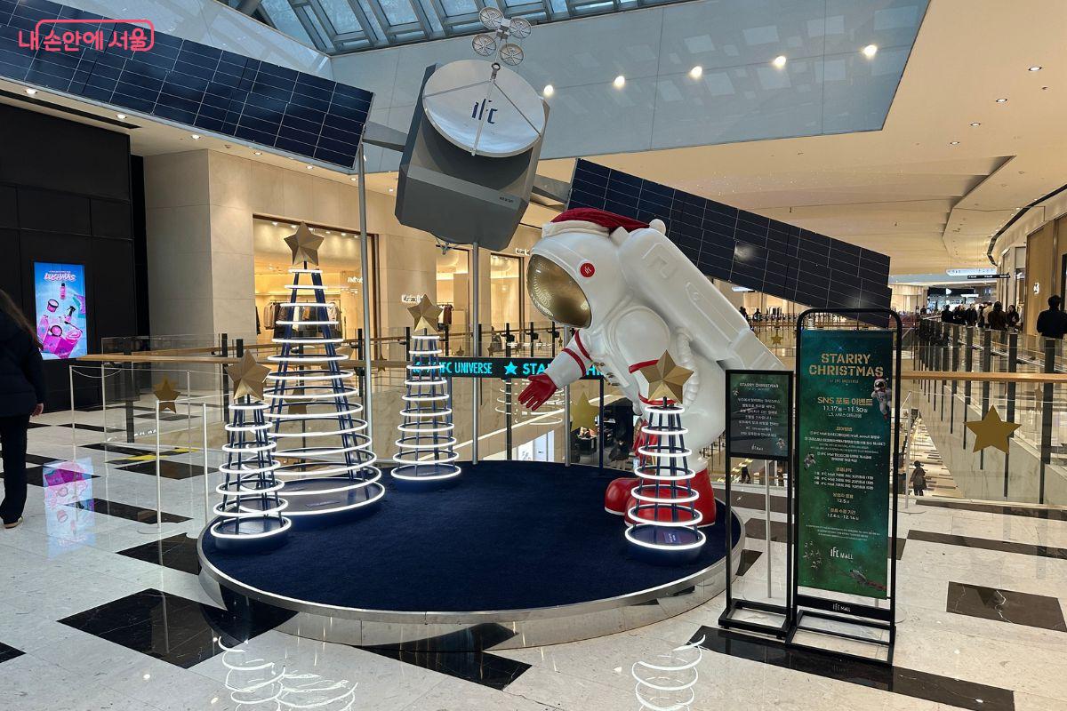 여의도 벙커 전시를 관람한 후 바로 옆 IFC몰을 찾아가 봐도 좋겠다. ©김재형