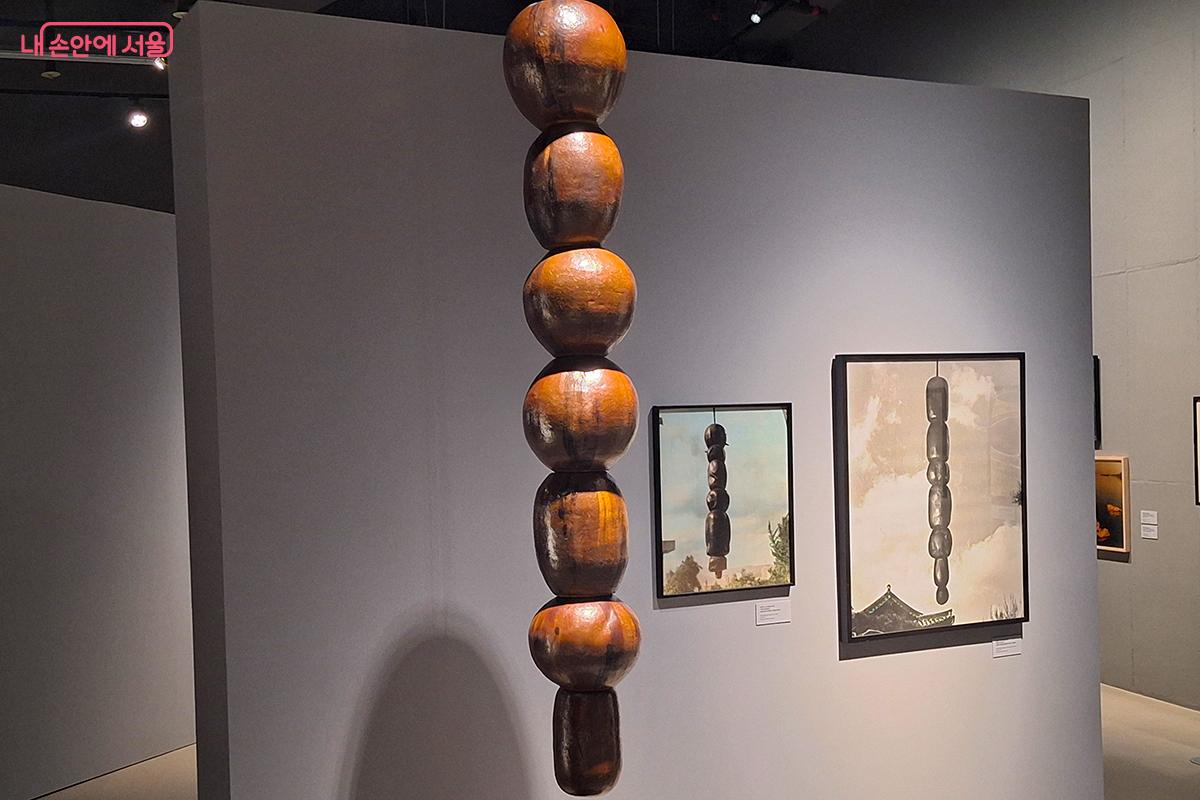 이승택 작가의 '무제'는 새로운 재료를 실험하고 파격적인 설치 방식을 선보이며 기성의 조각 개념에 도전한 작가의 정신세계를 보여준다. ©백승훈