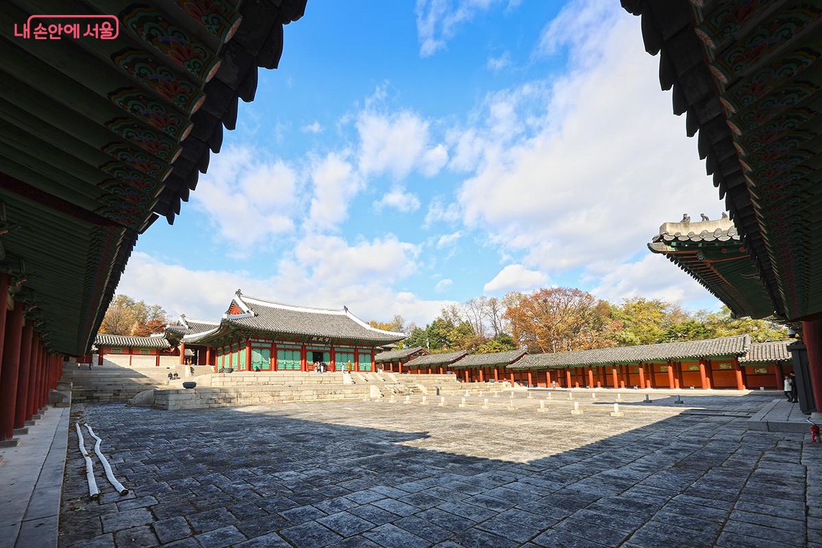 늦가을의 정취가 느껴지는 숭정전의 풍경 ©김주연
