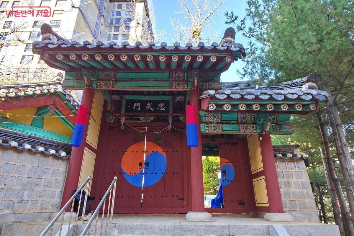 남이장군 사당은 용산 지역 마을 신앙의 중심지 역할을 해왔다. &copy;장승철