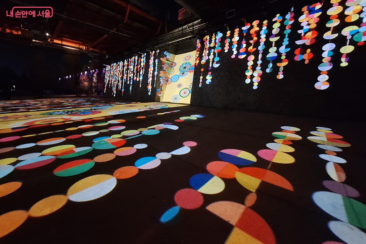 전시는 서울의 핵심 가치인 예술·동행·매력을 중심으로 세 가지 주요 섹션으로 구성된다. ©백승훈