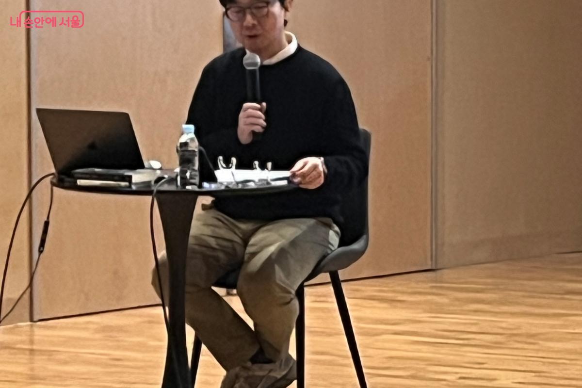 <위대한 개츠비>를 흥미롭고 깊이 있게 읽도록 이끈 문지혁 작가 &copy;김연희