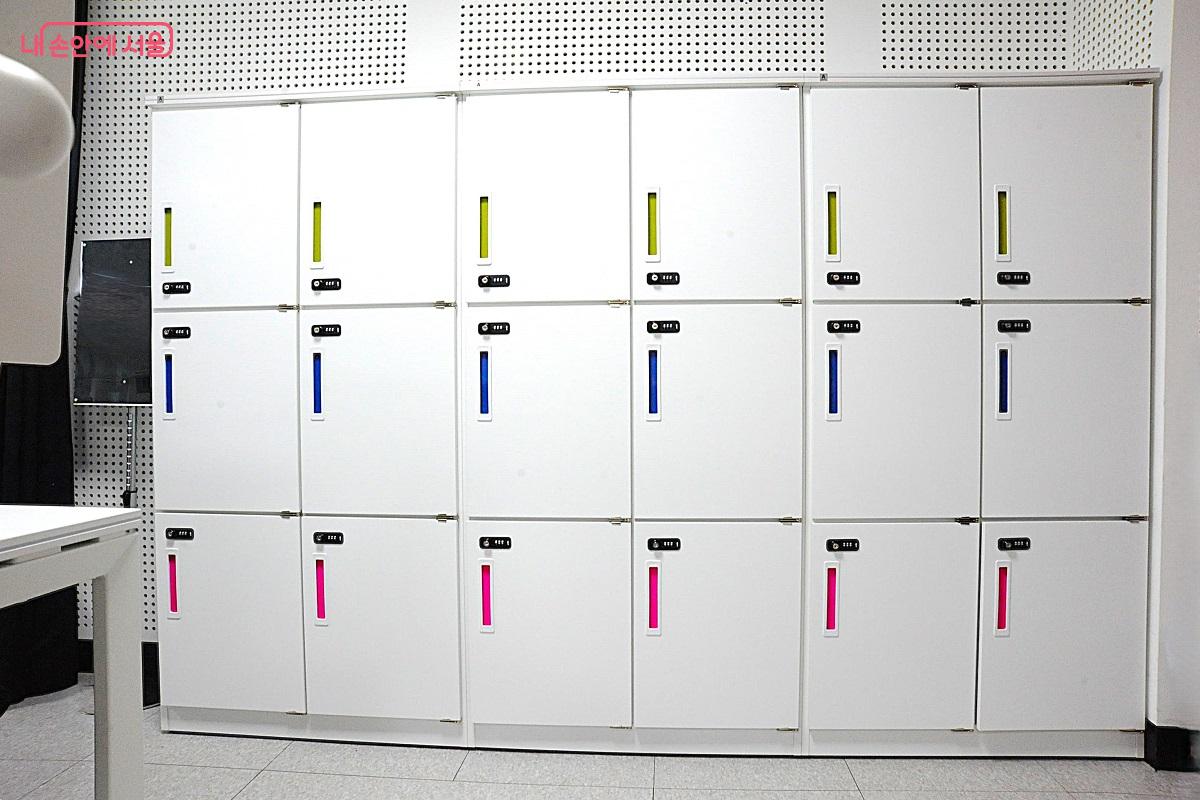 각 클래스(강의실)에 설치된 개인 전용 사물함 ©조수봉