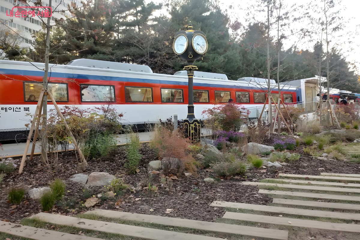 기차를 활용한 공간이 추억을 떠올리게 한다. &copy;김영주 