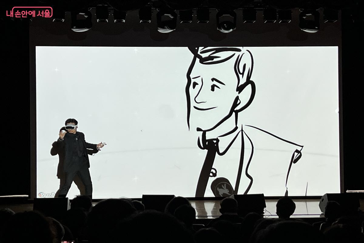 염동균 작가의 VR퍼포먼스로 본 행사가 시작됐다. ©박지영