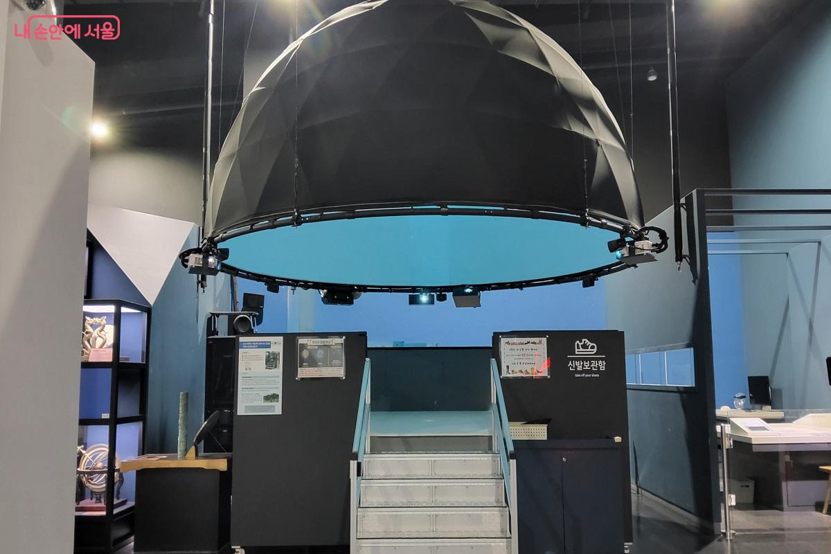 조선시대 천문 관측기구인 관천대를 모티브로 만든 투영관 &copy;권수진