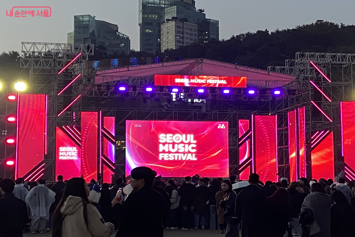 비 온 뒤 더 뜨거웠던 무대 현장 ©김경선